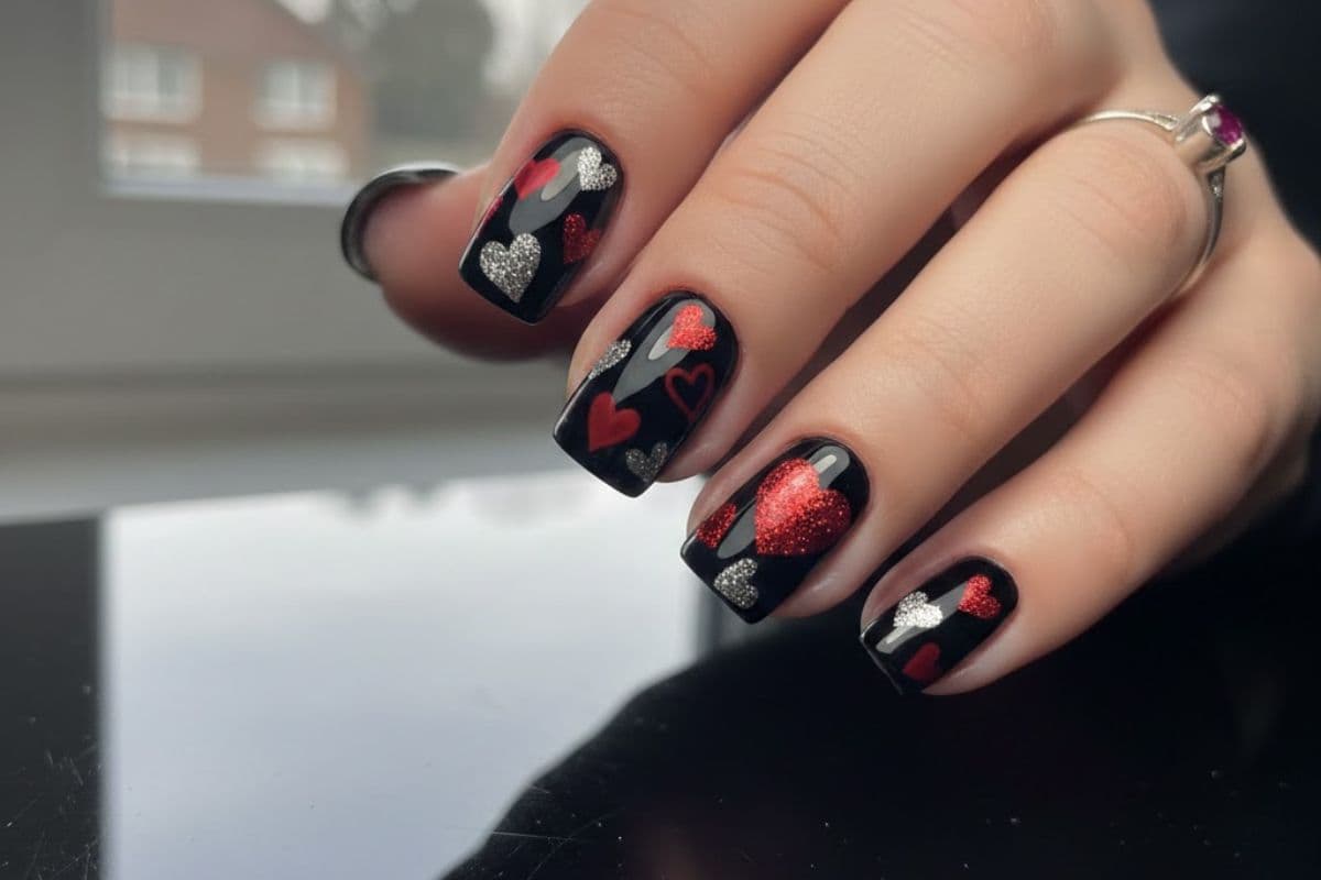 heart black nail art