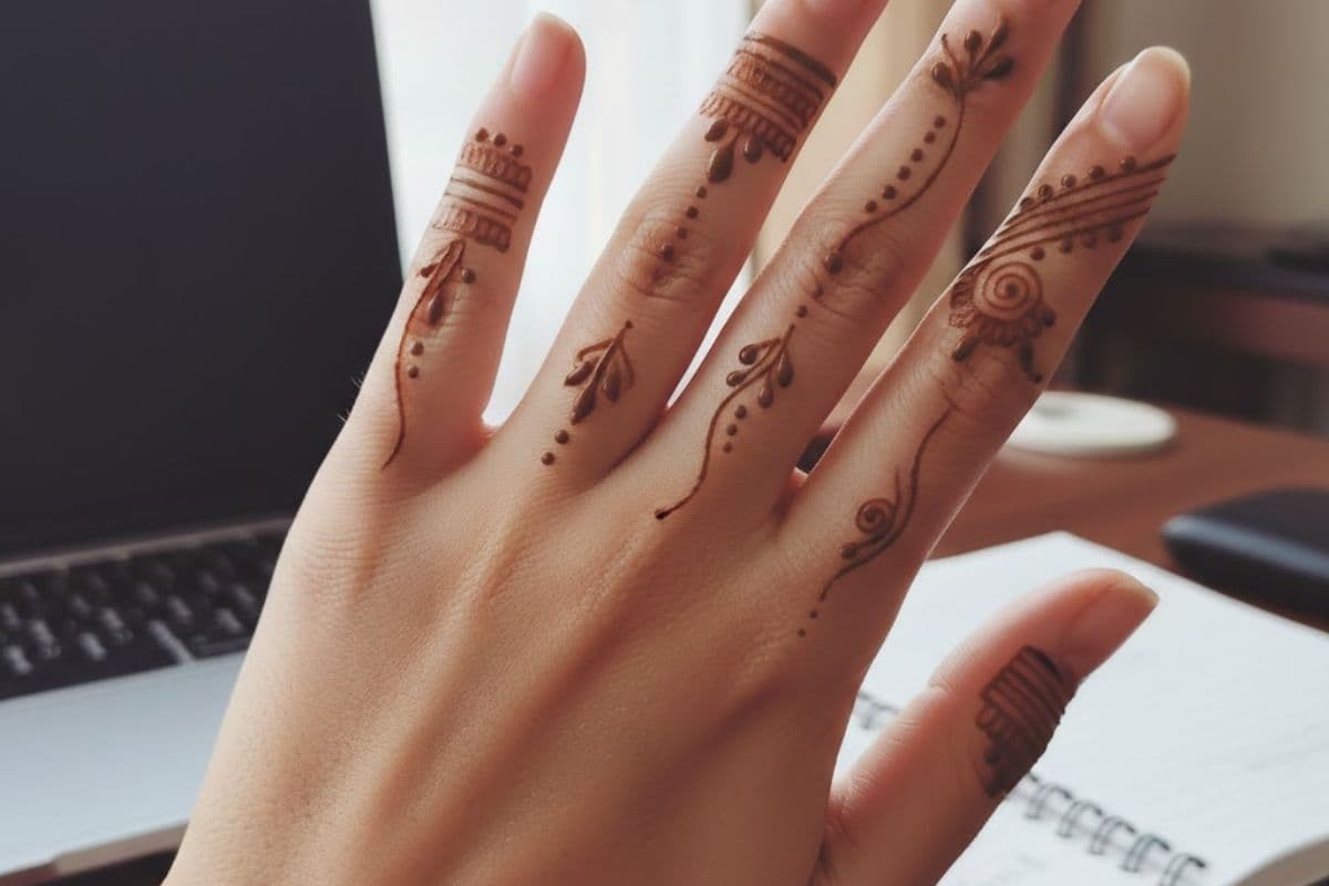 simple finger mehndi