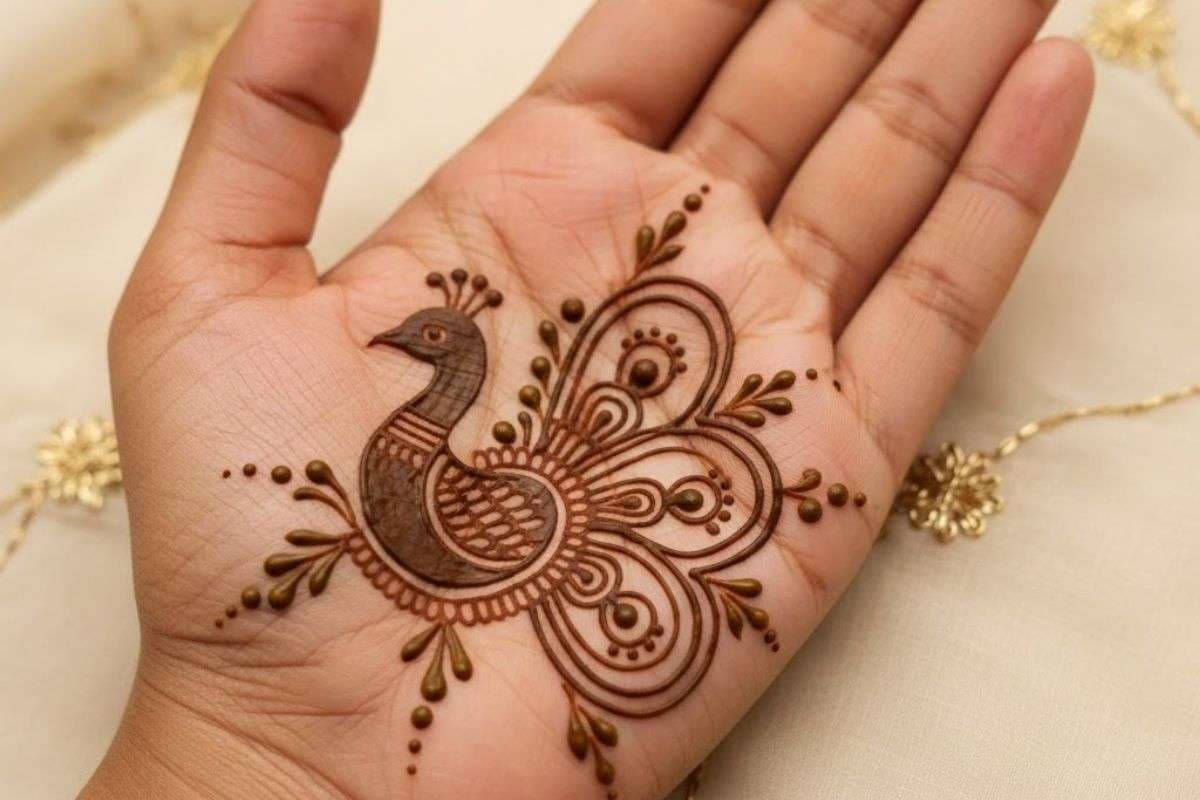 simple peacock mehndi design