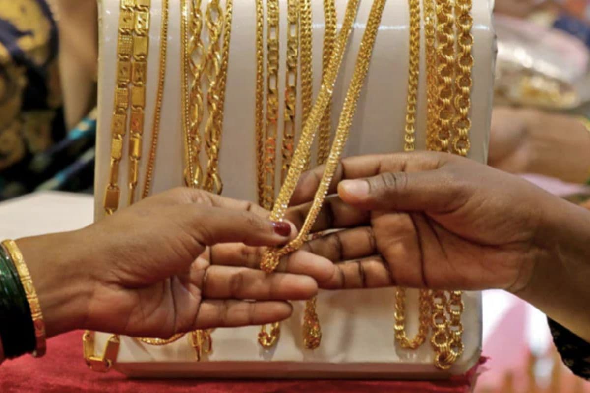 सोने-चांदी की कीमतों में भारी गिरावट, खरीदारी से पहले चेक करें 17 फरवरी का लेटेस्ट रेट