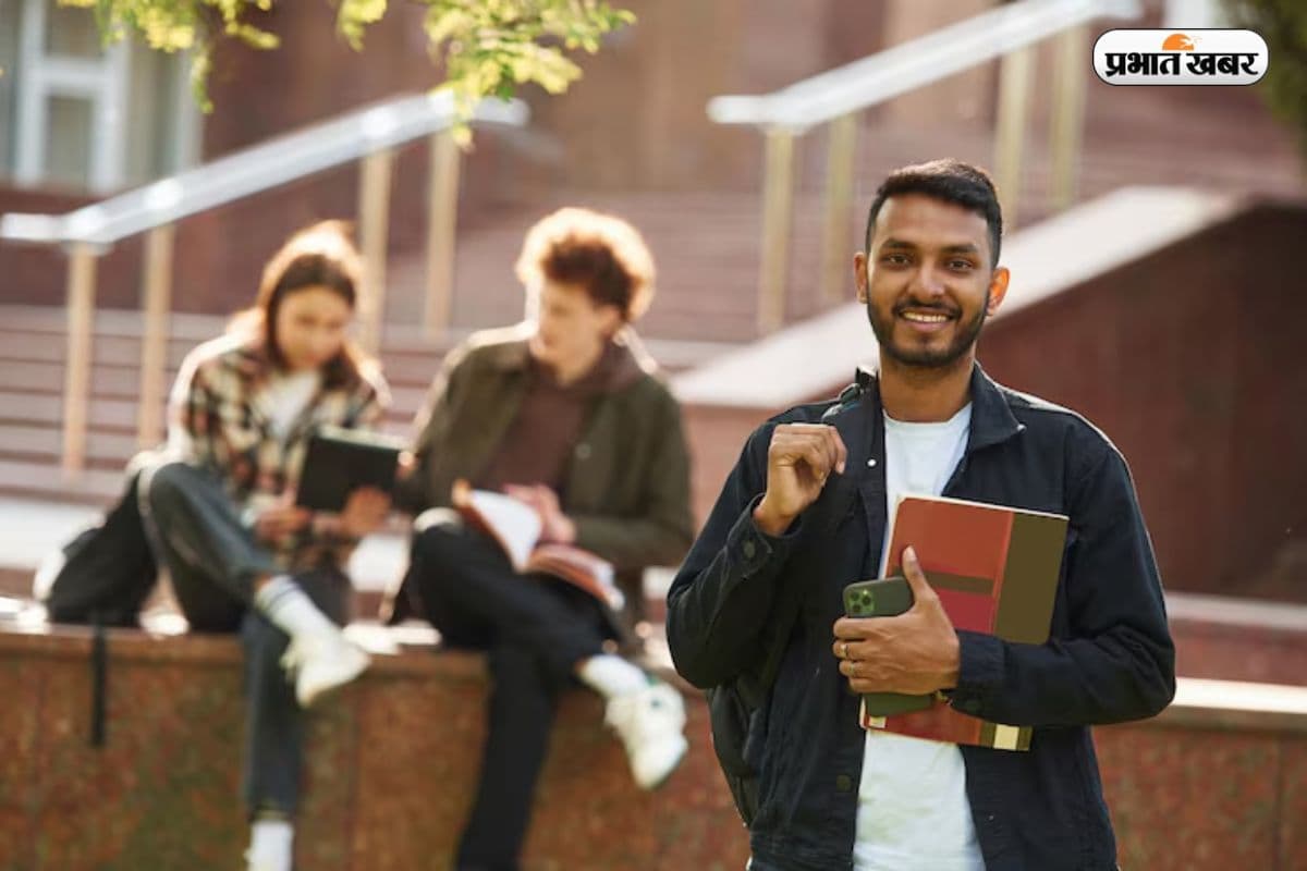 BCom करें या BCom Honours, जानें 12वीं के बाद क्या है बेहतर