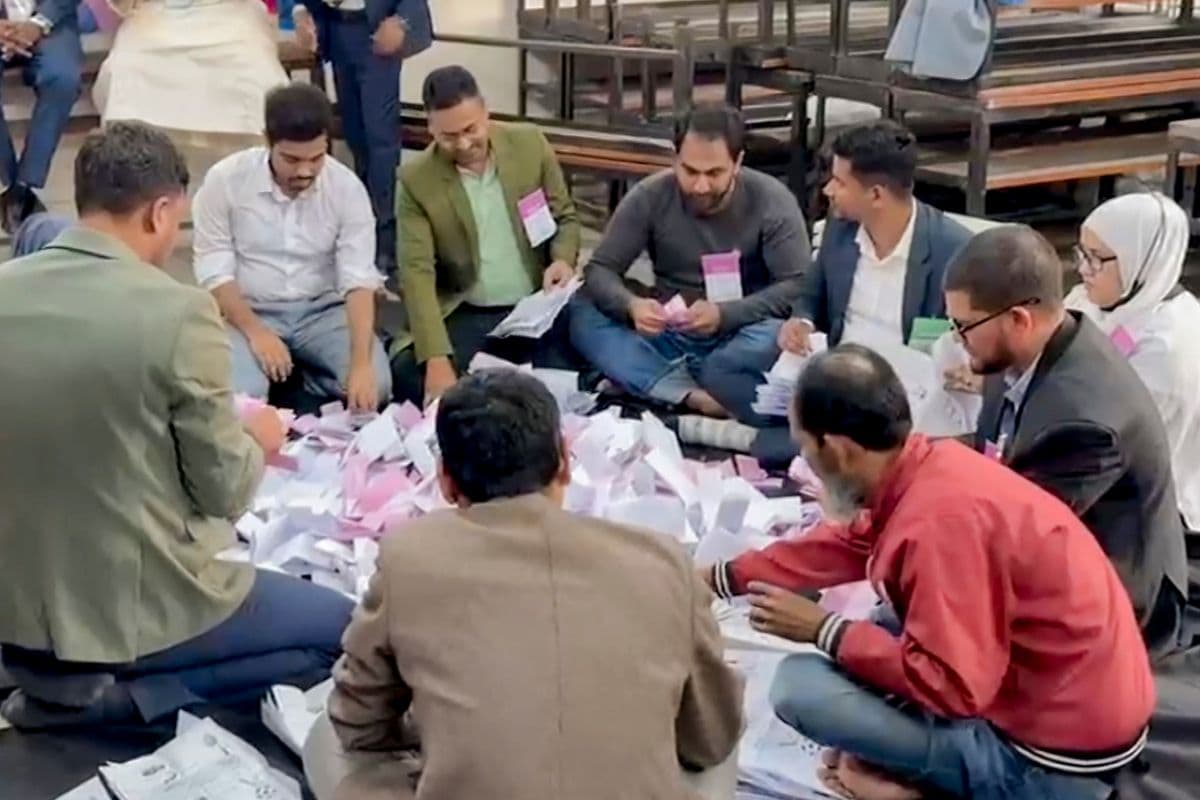 बांग्लादेश में मतगणना जारी, किसकी बनेगी सरकार? बीएनपी- जमात में कड़ा मुकाबला