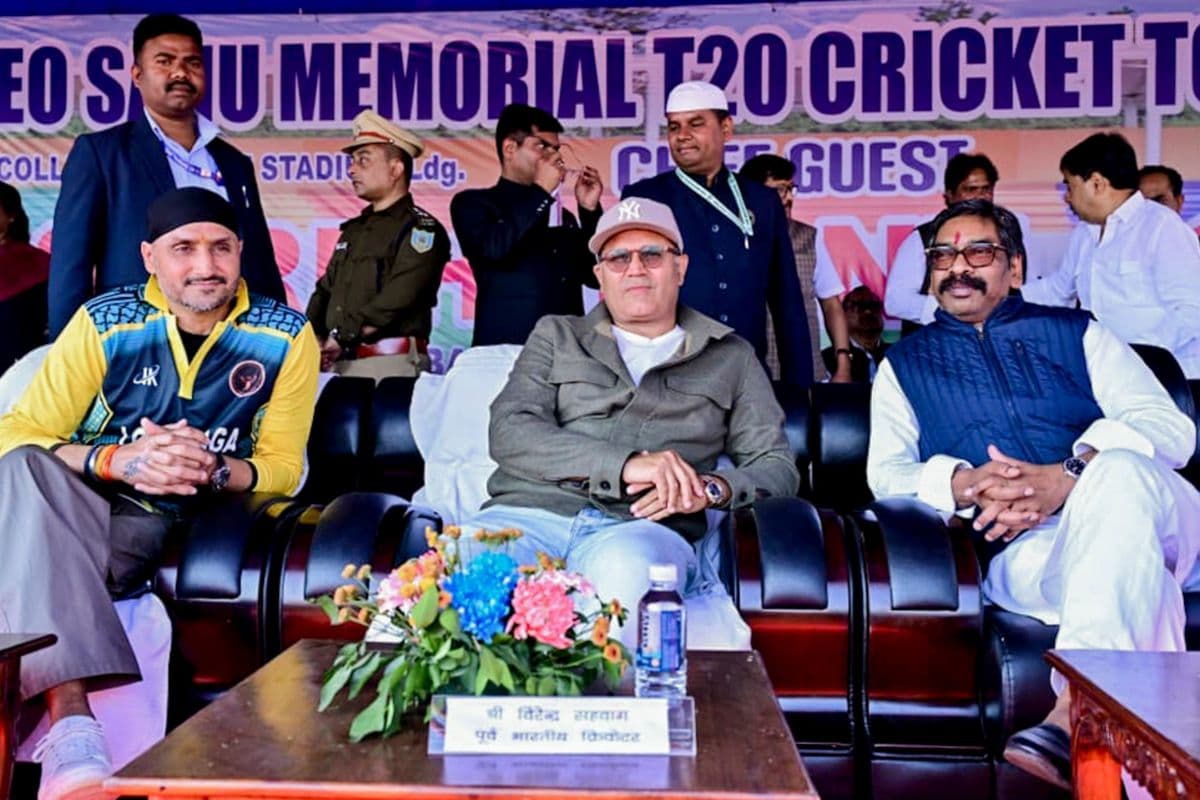 लोहरदगा में खुलेगा क्रिकेट का डे-बोर्डिंग सेंटर, धीरज साहू के प्रस्ताव पर वीरेंद्र सहवाग की हरी झंडी