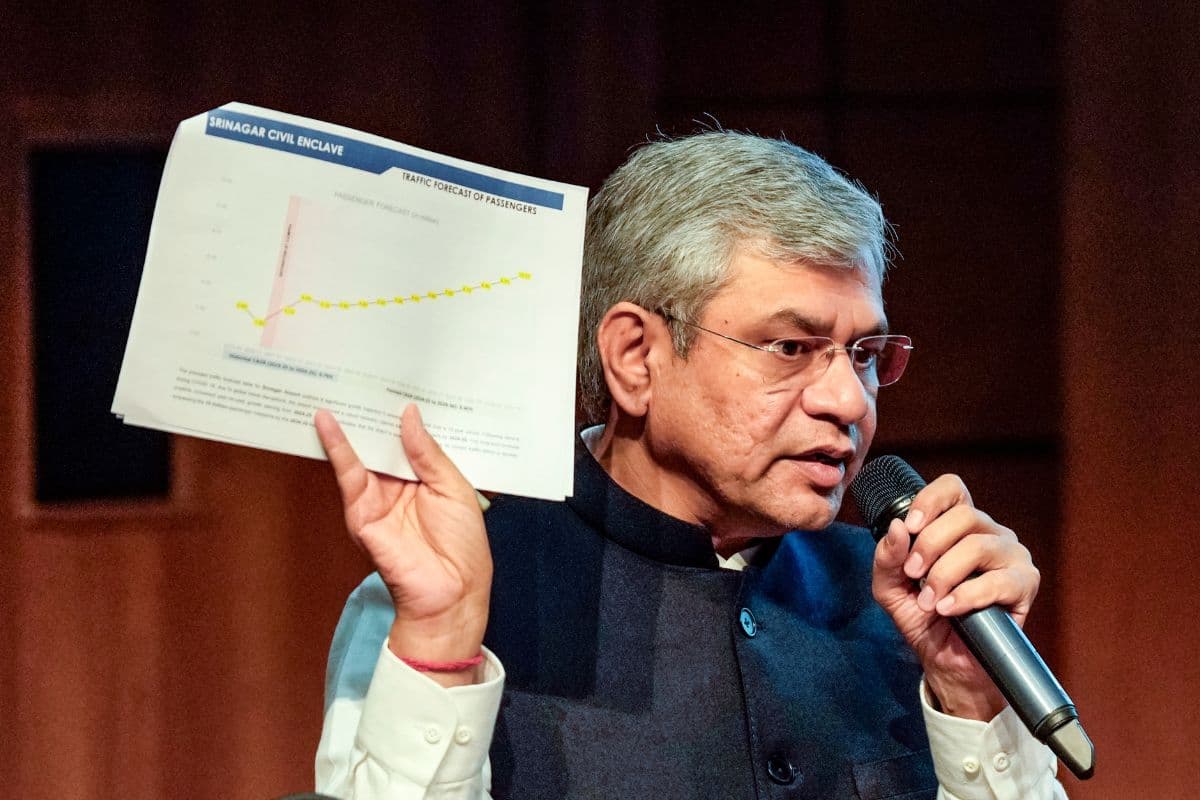 कैबिनेट का फैसला: 1,677 करोड़ का श्रीनगर एयरपोर्ट एन्क्लेव, गुजरात मेट्रो विस्तार को मंजूरी