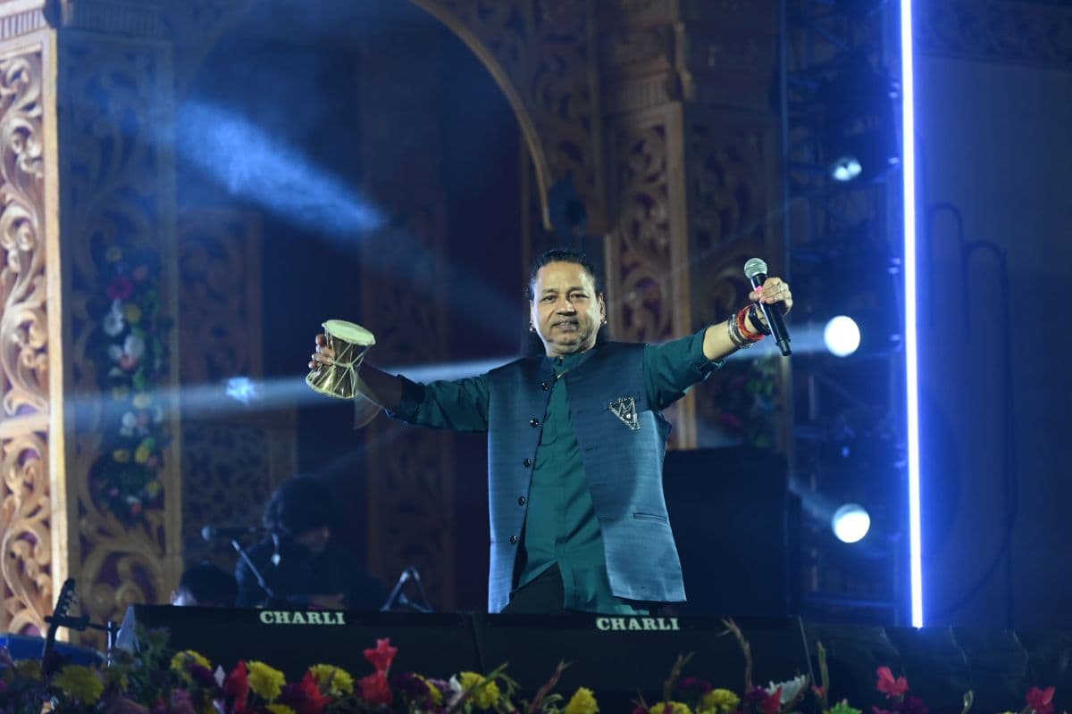 इटखोरी महोत्सव 2026: कैलाश खेर के सुरों में डूबा चतरा, आज भोजपुरी स्टार कल्पना पटवारी मचाएंगी धमाल