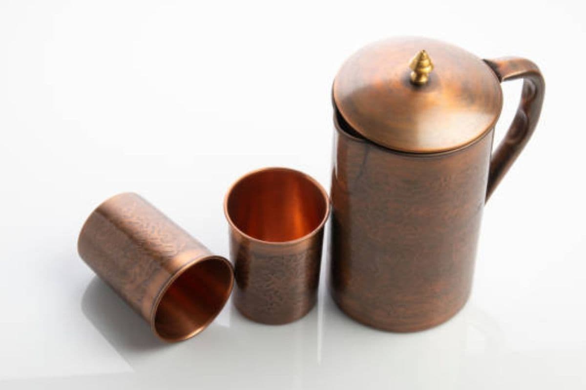 हेल्थ के लिए अमृत है तांबे के बर्तन का पानी, जानें फायदे