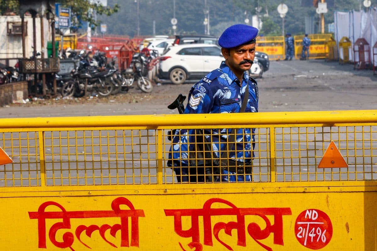 पाक आतंकियों के लिए कर रहे थे काम, दिल्ली पुलिस ने तमिलनाडु और बंगाल से 8 को दबोचा