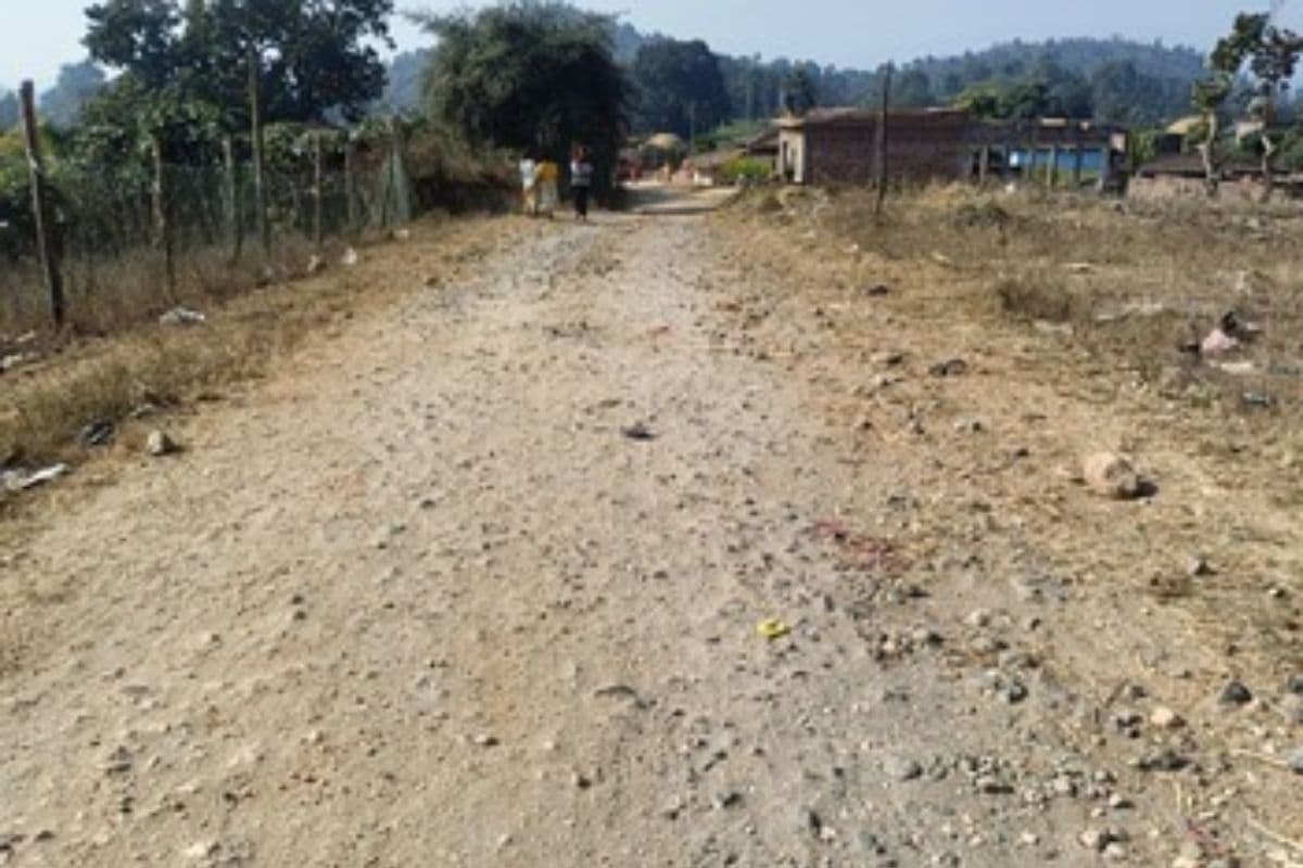 Chatra: वन विभाग ने नहीं दिया एनओसी, पूरा न हो सका नावाडीह-सिलदाग सड़क का निर्माण कार्य