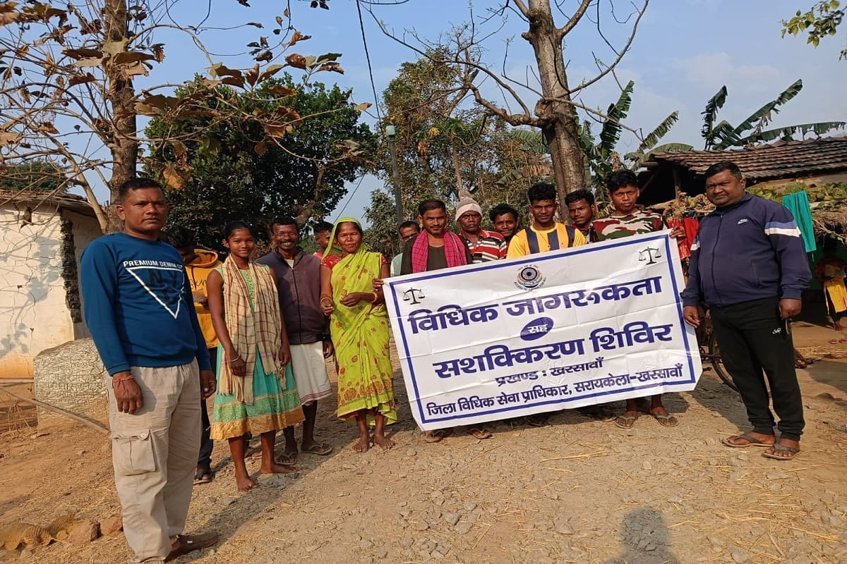 सरायकेला के पतपत के टोला वरगी फुट में नशा मुक्ति जागरूकता कार्यक्रम आयोजित
