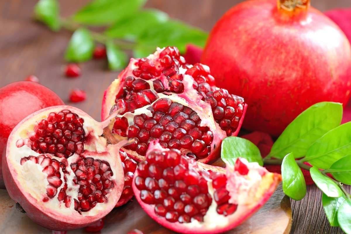 अब मिनटों में छील लेंगे अनार, इन आसान टिप्स को करें ट्राई