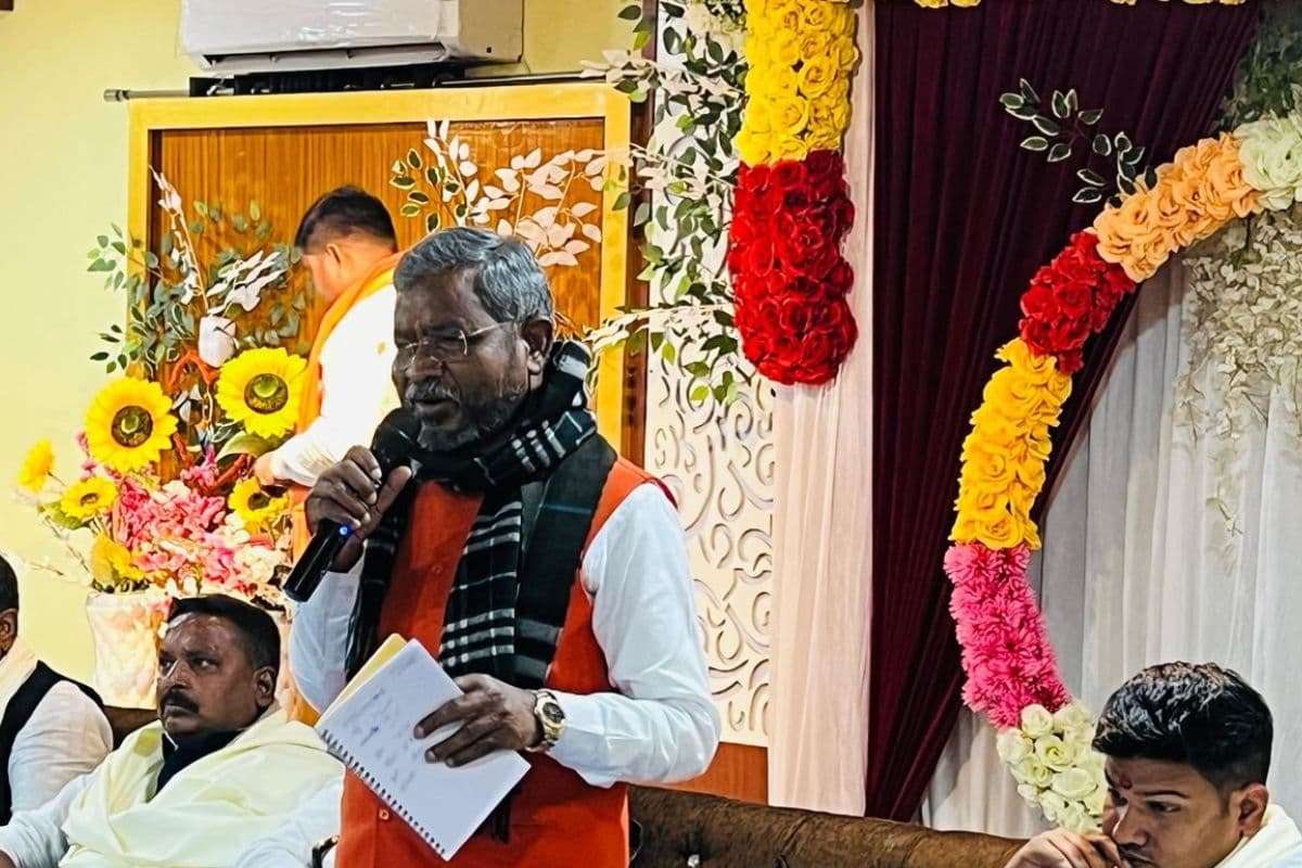 वोटरों को रिझाने का खेल या डिनर? गिरिडीह में नेता प्रतिपक्ष बाबूलाल मरांडी की बैठक पर चला प्रशासन का डंडा