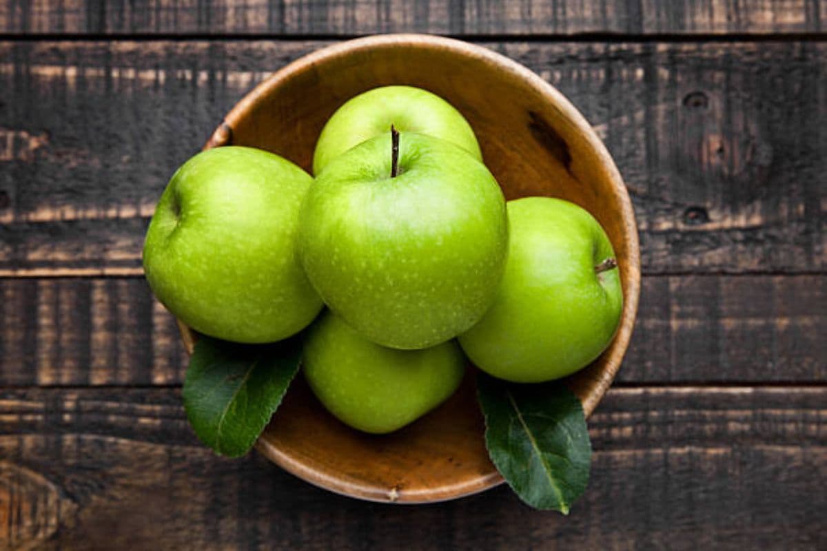 सेहत के लिए रामबाण है हरा सेब, खाने से मिलेंगे जबरदस्त फायदे