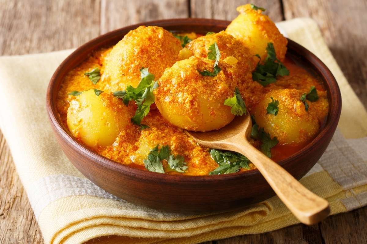 मेहमानों को करें खुश, होली के मौके पर बनाएं स्वादिष्ट दम आलू