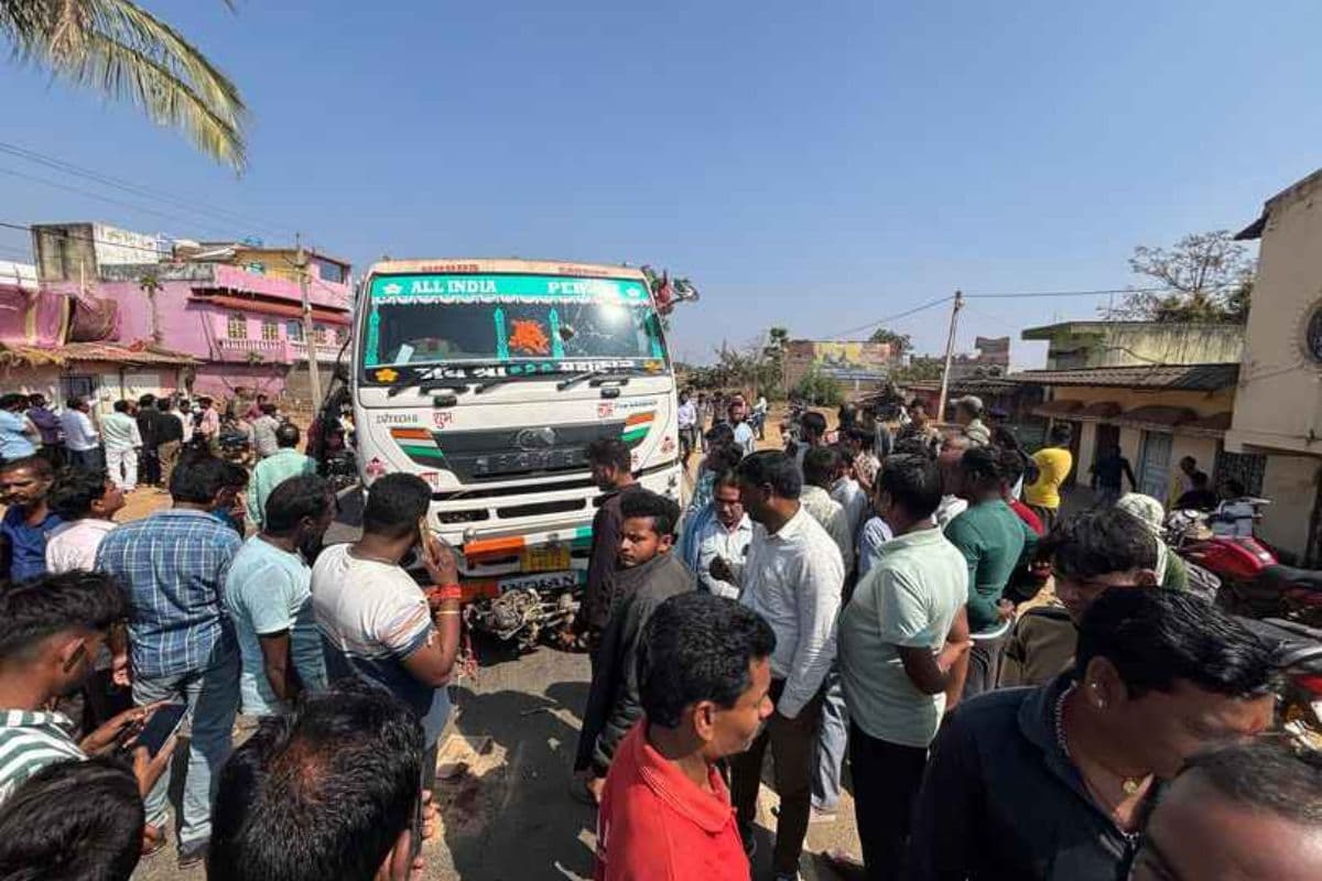 जामताड़ा में अनियंत्रित ट्रेलर ने ली 1 की जान, 200 मीटर तक घसीटा, आक्रोशित ग्रामीणों ने हाईवे किया जाम