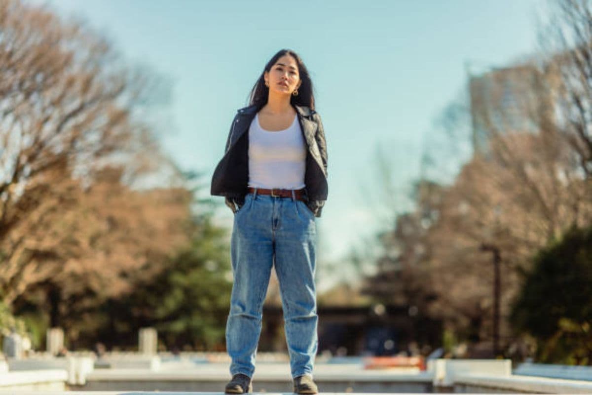 जींस में डिफरेंट लुक पाने के लिए ट्राई करें ये हैक्स