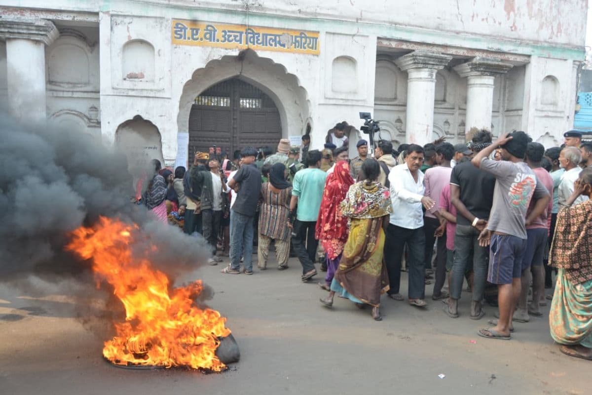 झरिया में अवैध कोयला लदे ट्रक ने बच्ची को रौंदा, मौत के बाद परिजनों का हंगामा