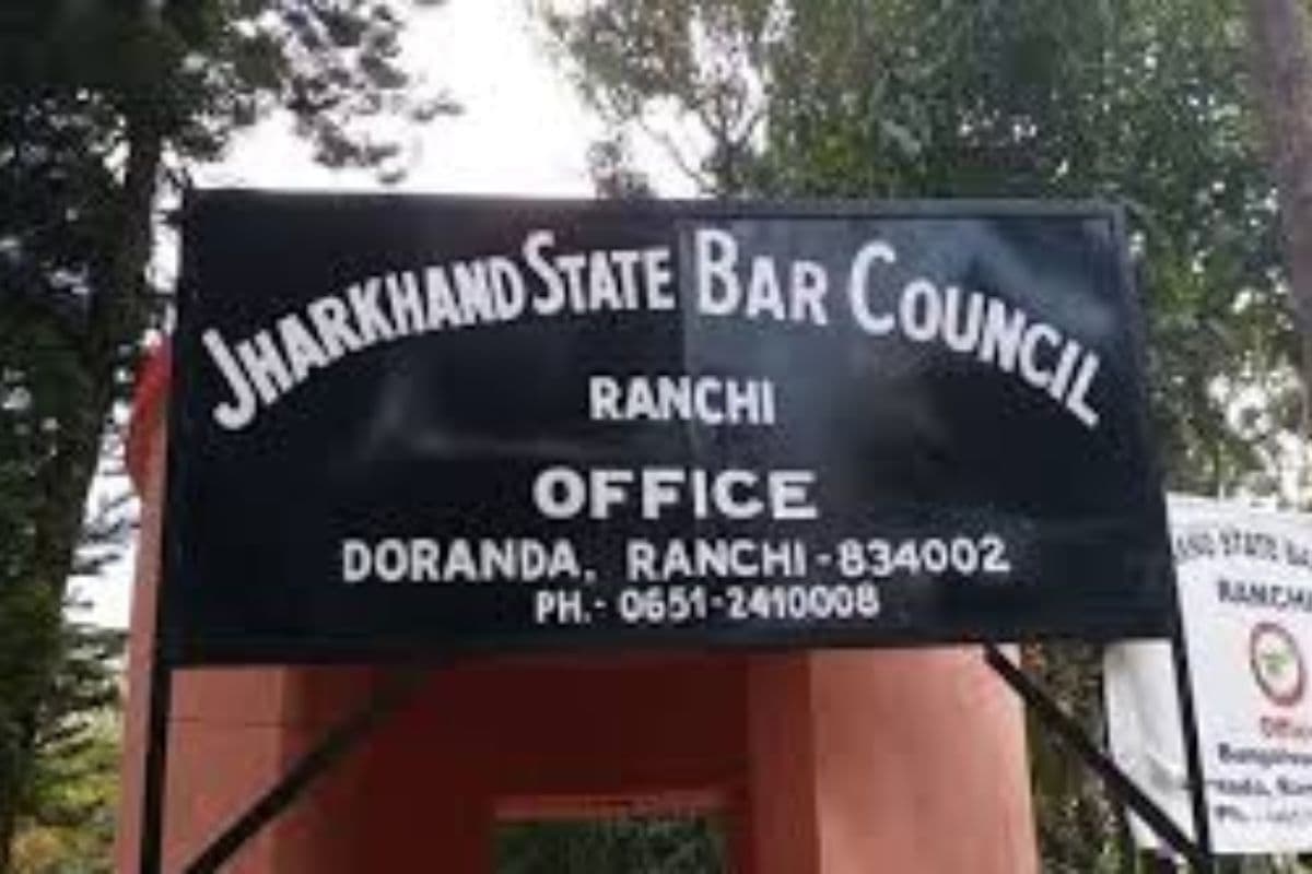 स्टेट बार काउंसिल चुनाव: श्मशान से वोट डालने आयेंगे कई वकील! वोटर लिस्ट में मृतकों के भी नाम