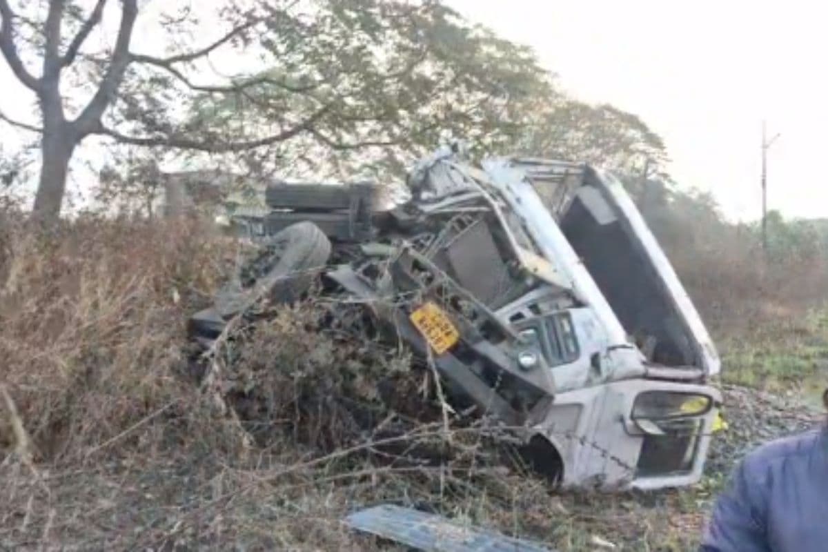 ओडिशा में भीषण सड़क हादसा: तेज रफ्तार ट्रेलर ने पुलिस की गाड़ी के उड़ाये परखच्चे, 5 जवानों ने गंवाई जान