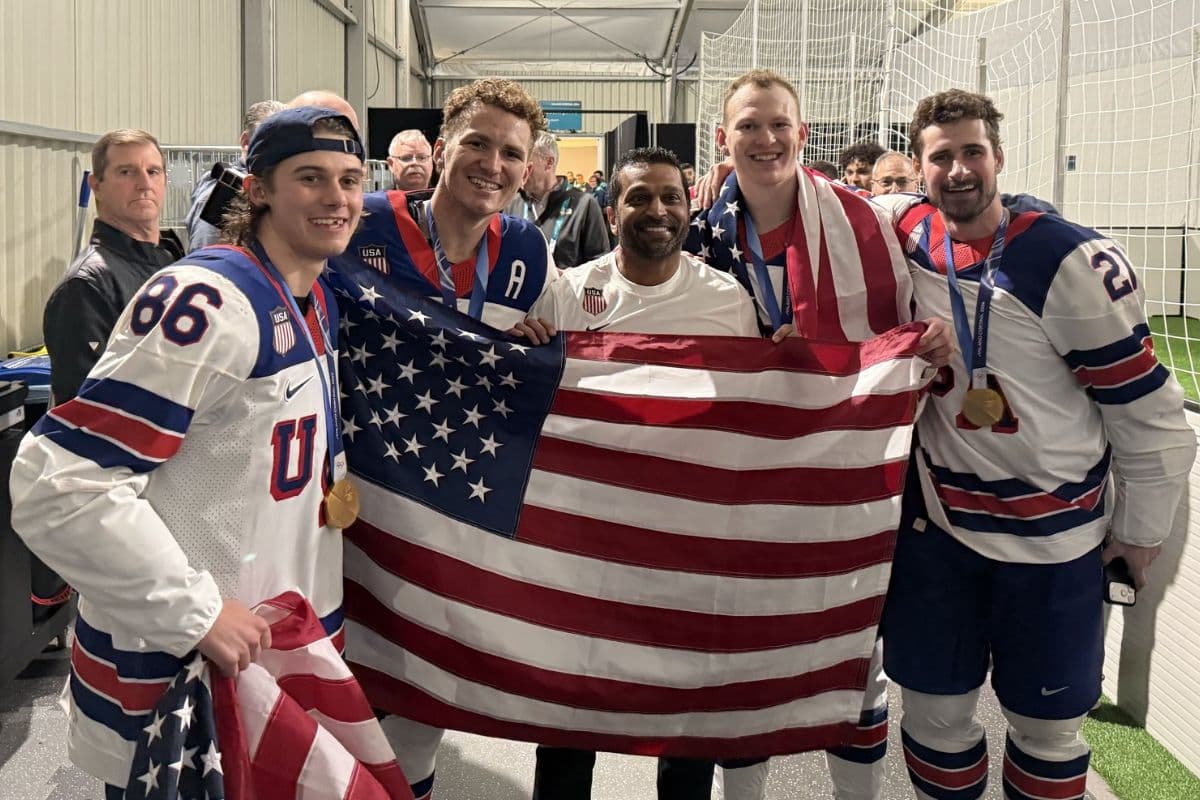 FBI डायरेक्टर ने टीम के साथ बीयर पिया: मचा बवाल; US हॉकी ने जीता था विंटर ओलंपिक गोल्ड