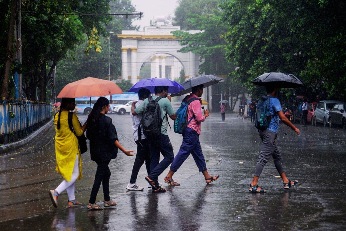 बारिश से कोलकाता का मौसम हुआ सुहाना, अब बढ़ेगा बंगाल का तापमान