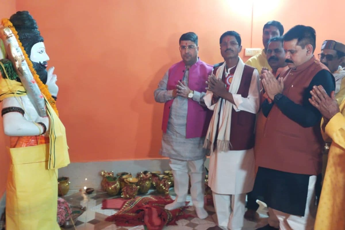 Bokaro: कोयला राज्य मंत्री सतीश चंद्र दुबे ने बेरमो में भगवान परशुराम की प्रतिमा का किया अनावरण