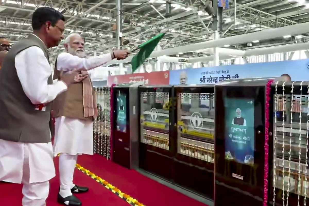 पीएम मोदी ने मेरठ मेट्रो और नमो भारत ट्रेन को हरी झंडी दिखाई, 55 मिनट में दिल्ली से मेरठ पहुंचे