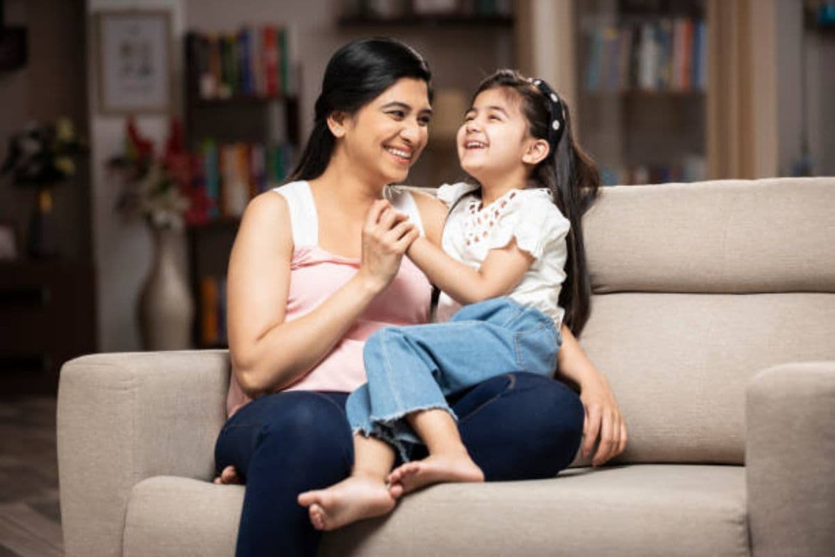 मजबूत और कॉन्फिडेंट बनेंगे आपके बच्चे, बस आजमाने होंगे ये जरूरी टिप्स