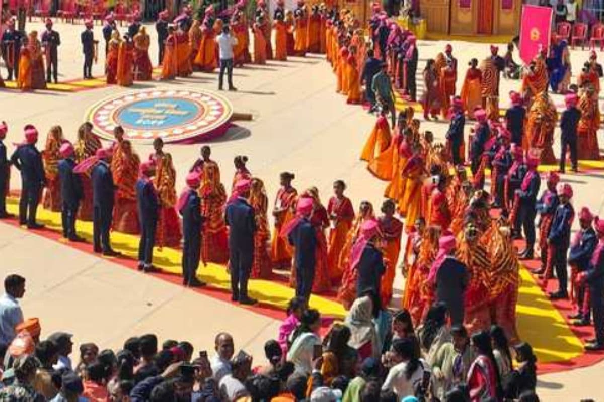 सामूहिक विवाह में 101 जोड़े सात फेरों में बंधे, रामगढ़ बना ऐतिहासिक आयोजन का साक्षी