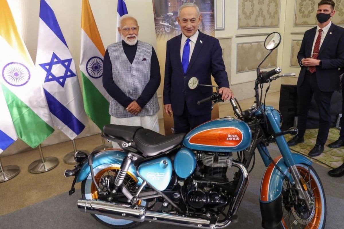 Royal Enfield के किस मॉडल के साथ पोज देते दिखे पीएम नरेंद्र मोदी और नेतन्याहू, जानें खूबियां और कीमत