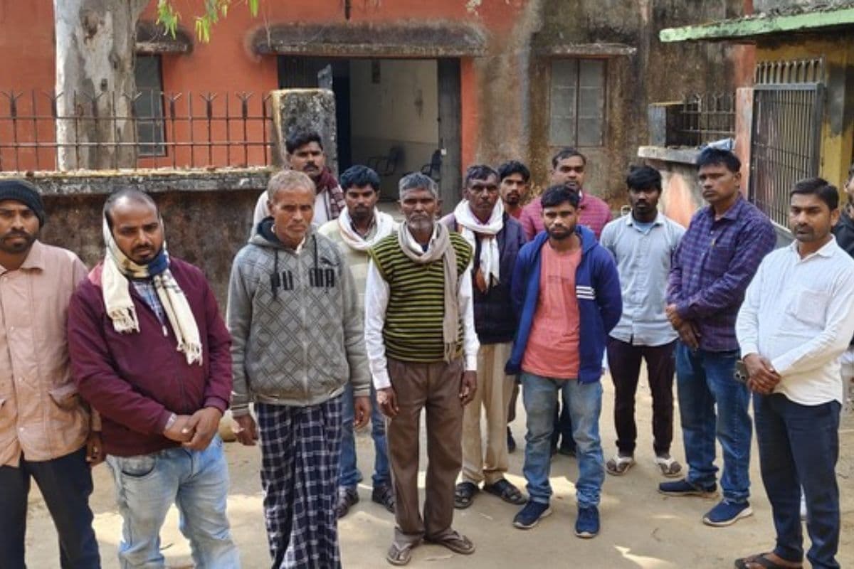 Chatra: सदर अस्पताल में शव रखने वाला फ्रीजर खराब, दुर्गंध से परेशान लोगों ने किया प्रदर्शन