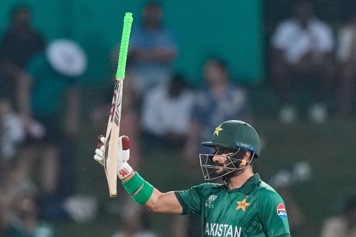 फरहान की फिफ्टी, पाकिस्तान ने इंग्लैंड को दिया 165 का टारगेट