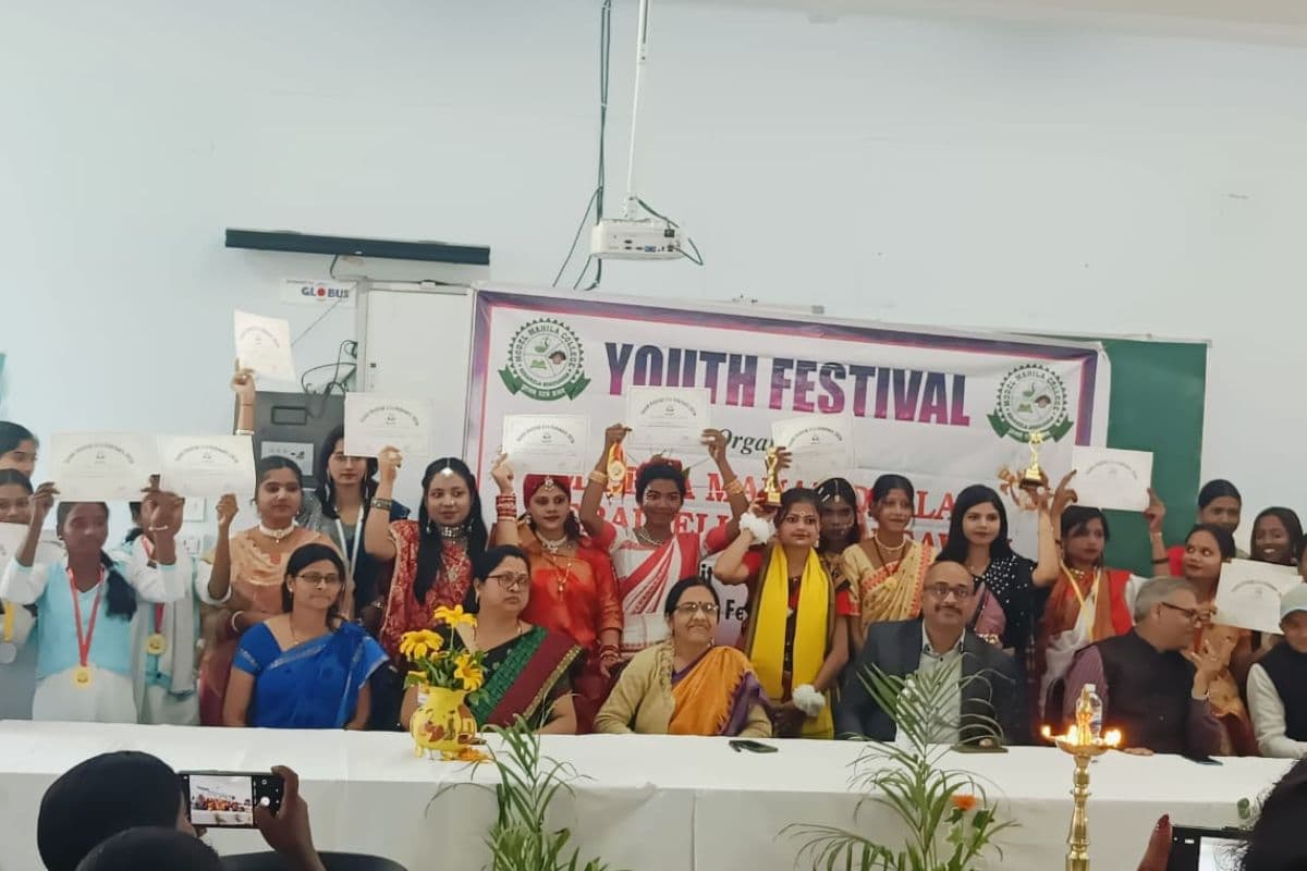 Saraikela: महिला कॉलेज में युवा महोत्सव का समापन, छात्राएं हुईं पुरस्कृत