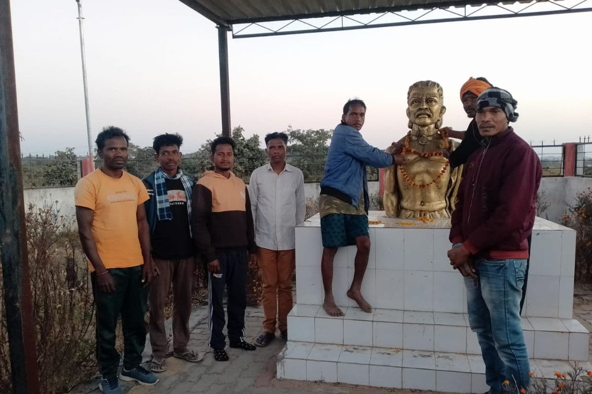 रोजी-रोटी की तलाश में शहीद तेलंगा खड़िया के वंशजों का पलायन, सरकार को खबर नहीं