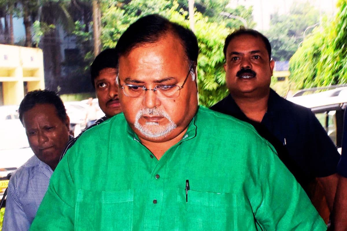 जमानत के बाद पहली बार बेहला पश्चिम पहुंचे TMC के निलंबित नेता पार्थ चटर्जी