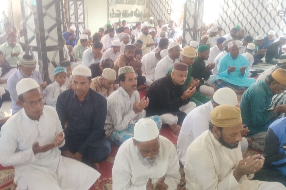 पश्चिमी सिंहभूम के मस्जिदों में अदा की गयी रमजान के पहले जुमे की नमाज, खुदा के द्वार पर झुके हजारों सिर