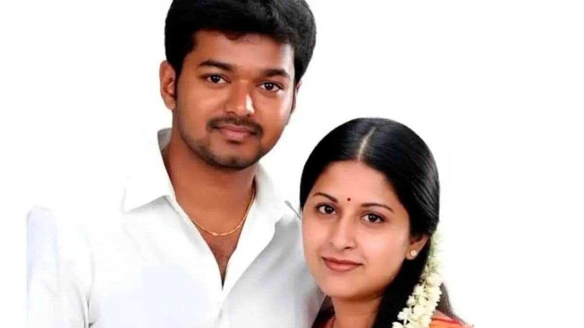 कौन हैं संगीता सोर्नालिंगम? जिन्होंने पति थलपति विजय पर लगाया एक्स्ट्रा मैरिटल अफेयर का आरोप