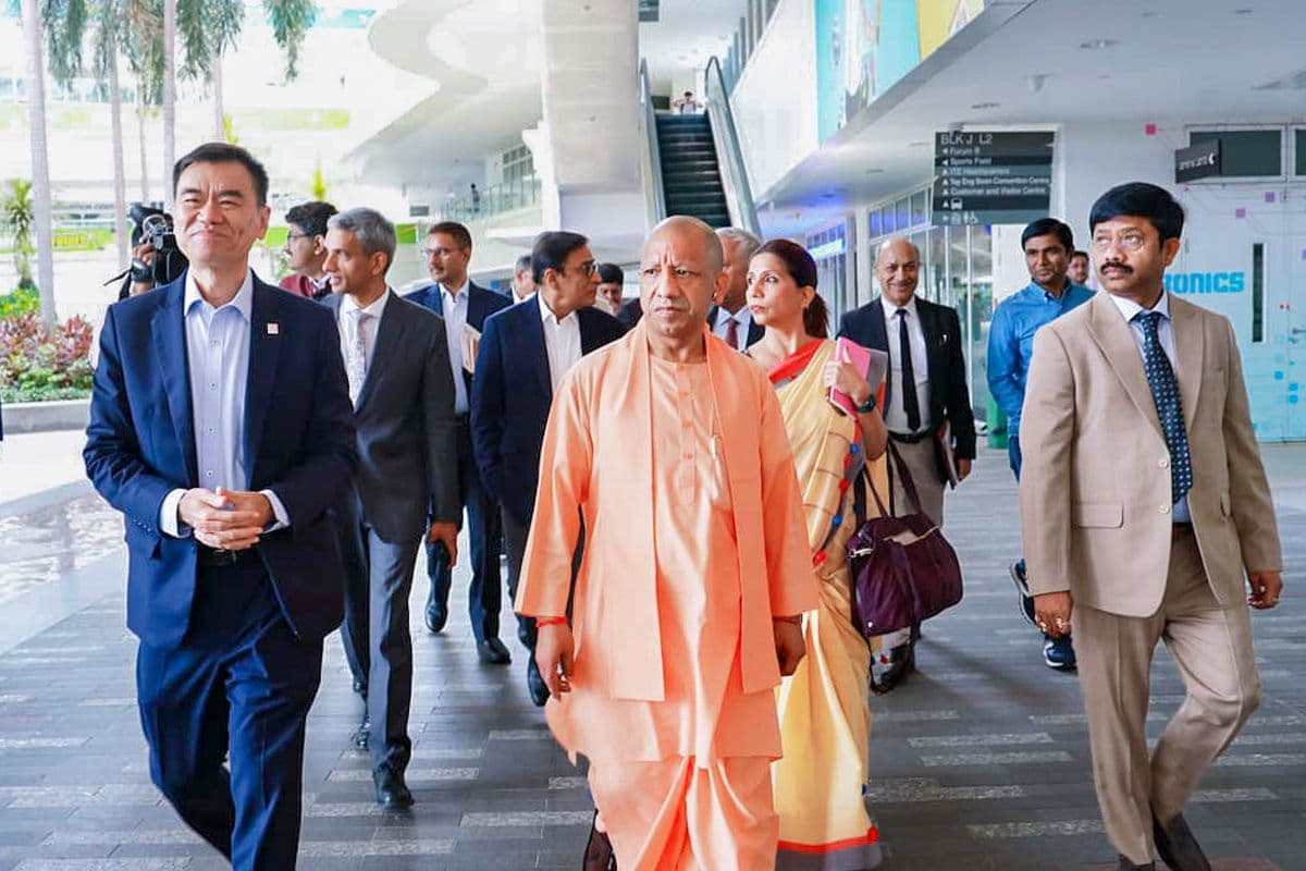 सिंगापुर में दहाड़े योगी, कहा- 9 साल पहले यूपी में दंगा और अराजकता थी, अब है विकास का मॉडल