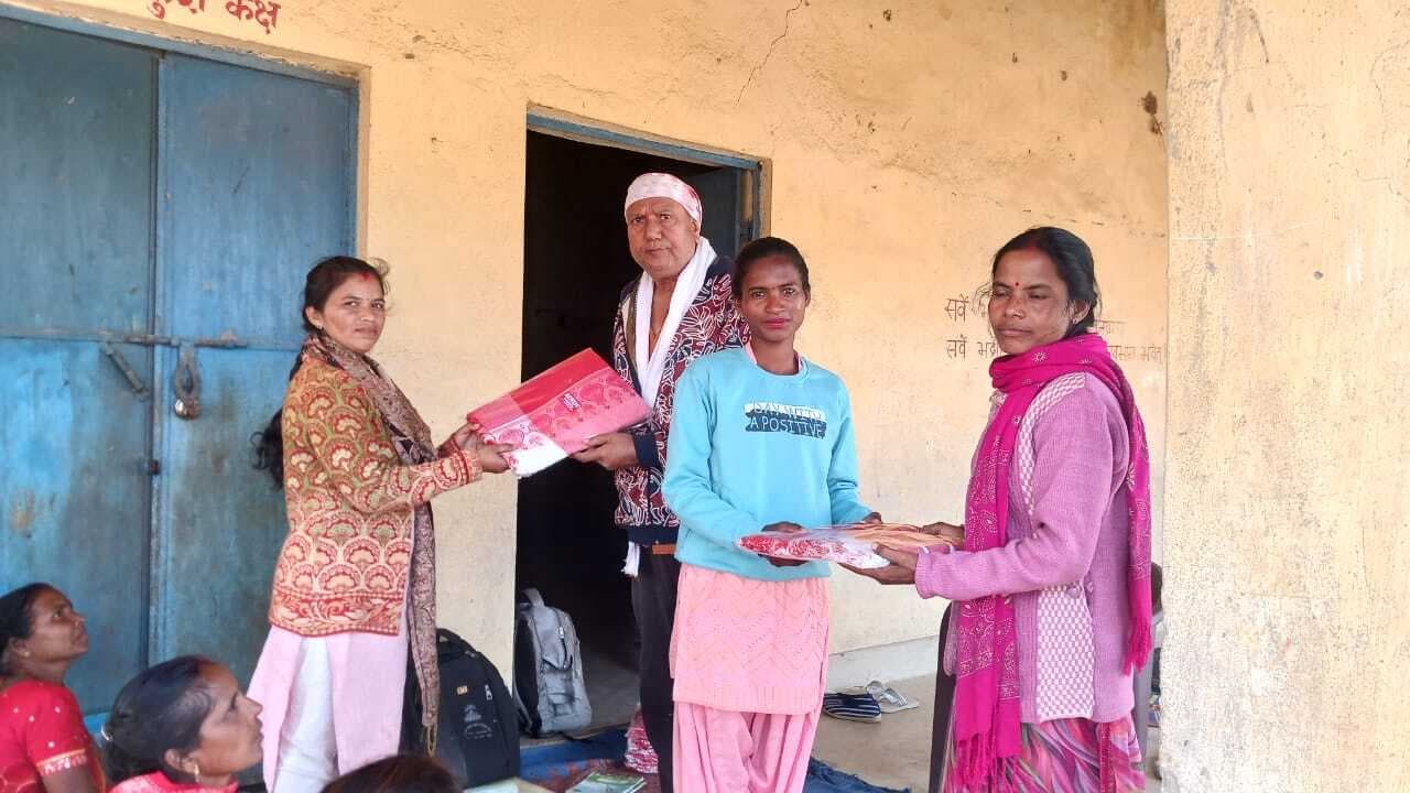 सम्मानित किये गये एकल विद्यालय के आचार्य