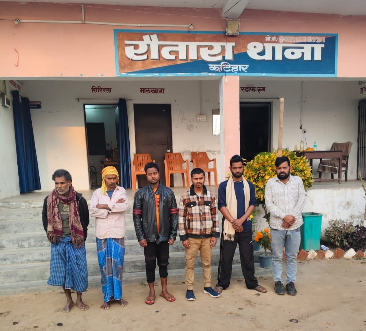 पुलिस की छापेमारी में छह शराबी गिरफ्तार