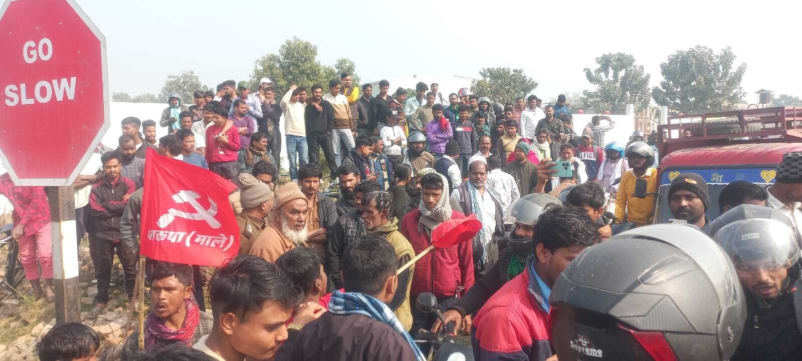 विभिन्न मांगों को ले भाकपा माले ने एनएच-81 चार घंटे किया जाम