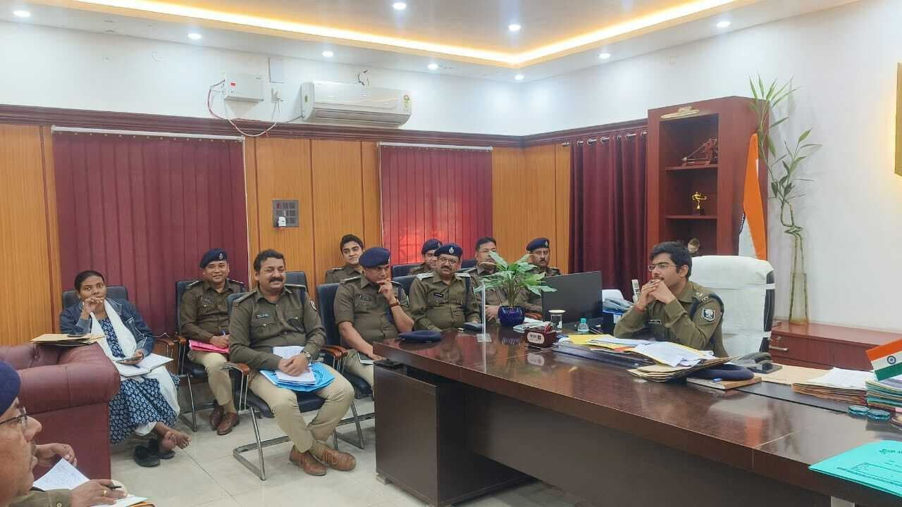 एसपी ने पुलिस पदाधिकारी के साथ की क्राइम मीटिंग