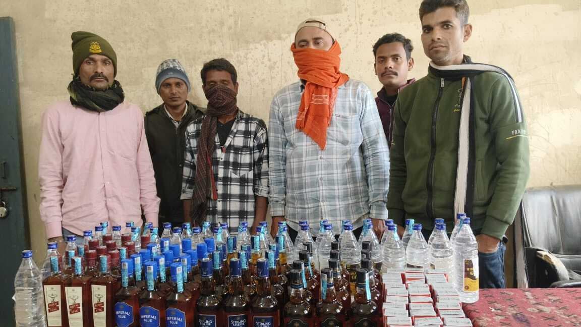 49.600 लीटर शराब के साथ दो तस्कर गिरफ्तार