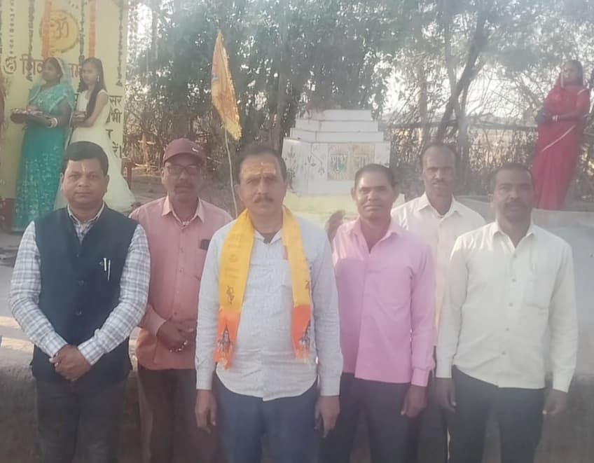 बुढा महादेव मंदिर में खीर-खिचड़ी भोग वितरण