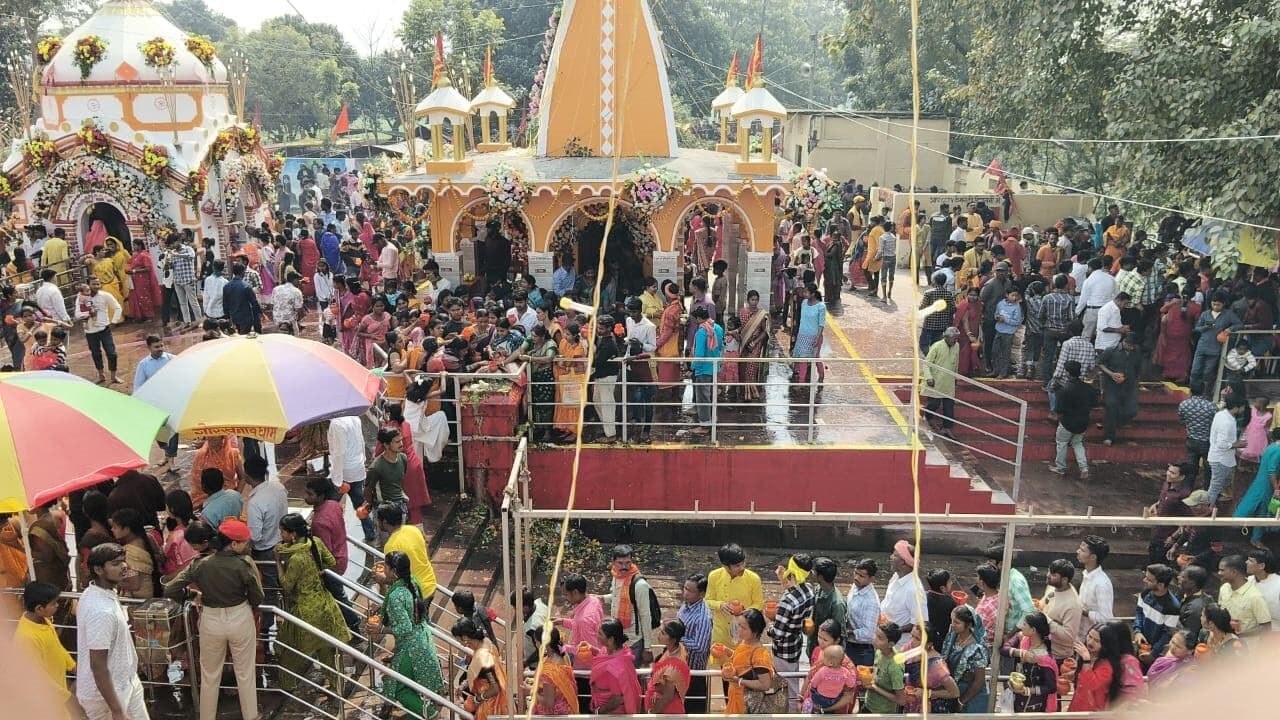 महाशिवरात्रि के दूसरे दिन लाखों श्रद्धालुओं ने की पूजा