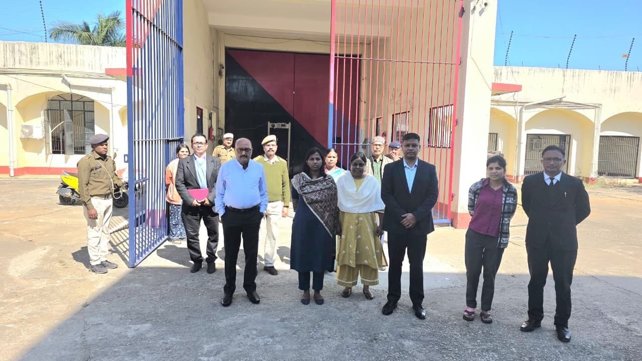 खूंटी उपकारा का औचक निरीक्षण किया गया