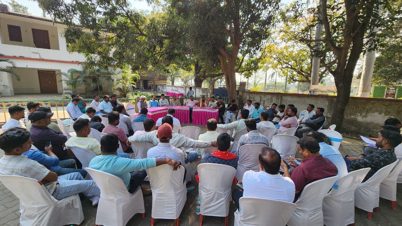 कोयला ट्रांसपोर्टरों ने भाड़ा बढ़ोतरी की उठायी मांग