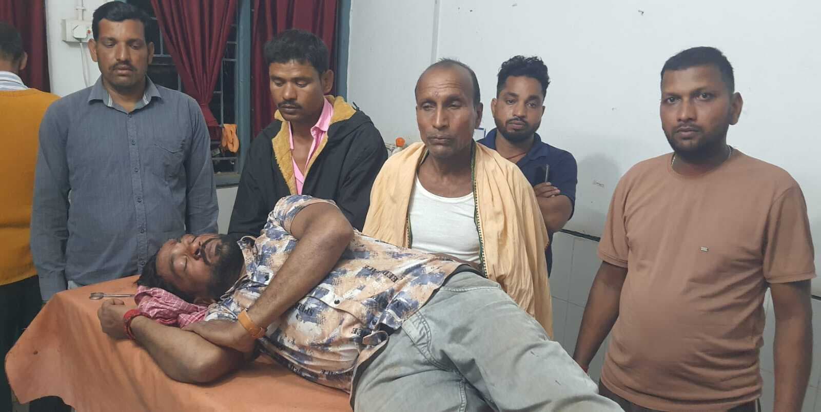 कचरा फेंकने के विवाद में गोतिया के दो पक्षों में मारपीट, चार घायल