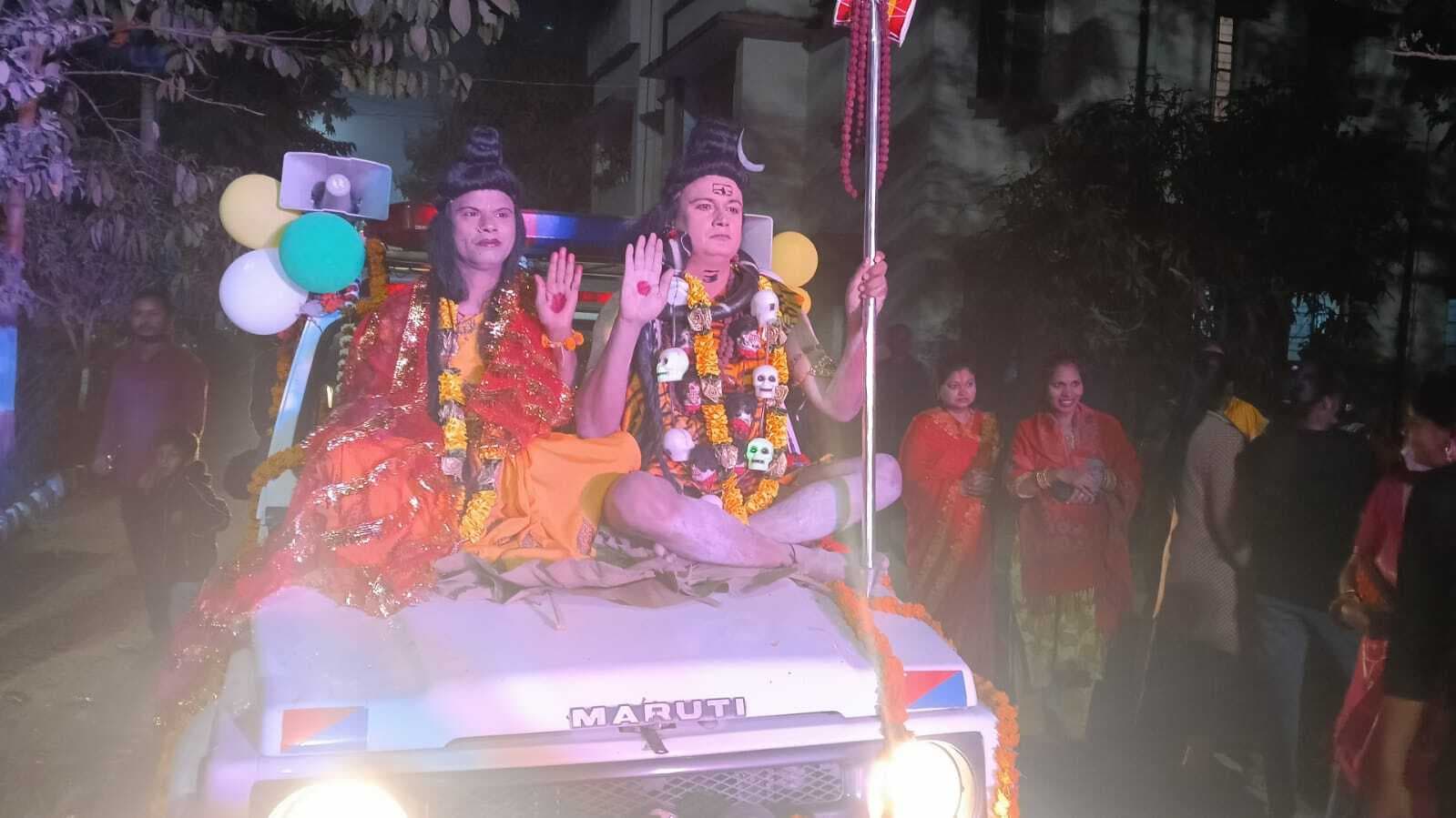 बसहा पर सवार होकर दूल्हा बने भोलेनाथ, भूत-प्रेतों संग निकली भव्य बारात