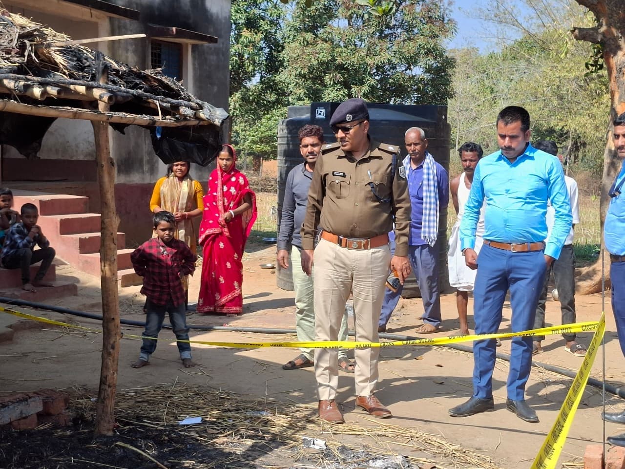 राजद नेता के घर पर बमबाजी, आगजनी से परिवार दहशत में