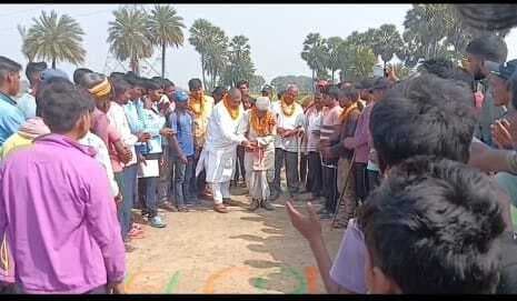 हिजरिया गांव में क्रिकेट टूर्नामेंट का उद्घाटन, खिलाड़ियों में उत्साह